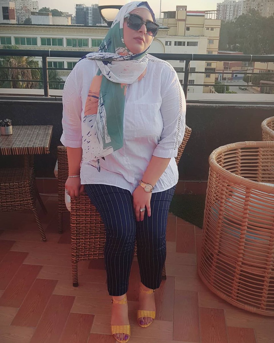 في دستوري ...
كرامتي اولا ثم أناقتي بعدها يأتي قلبي.