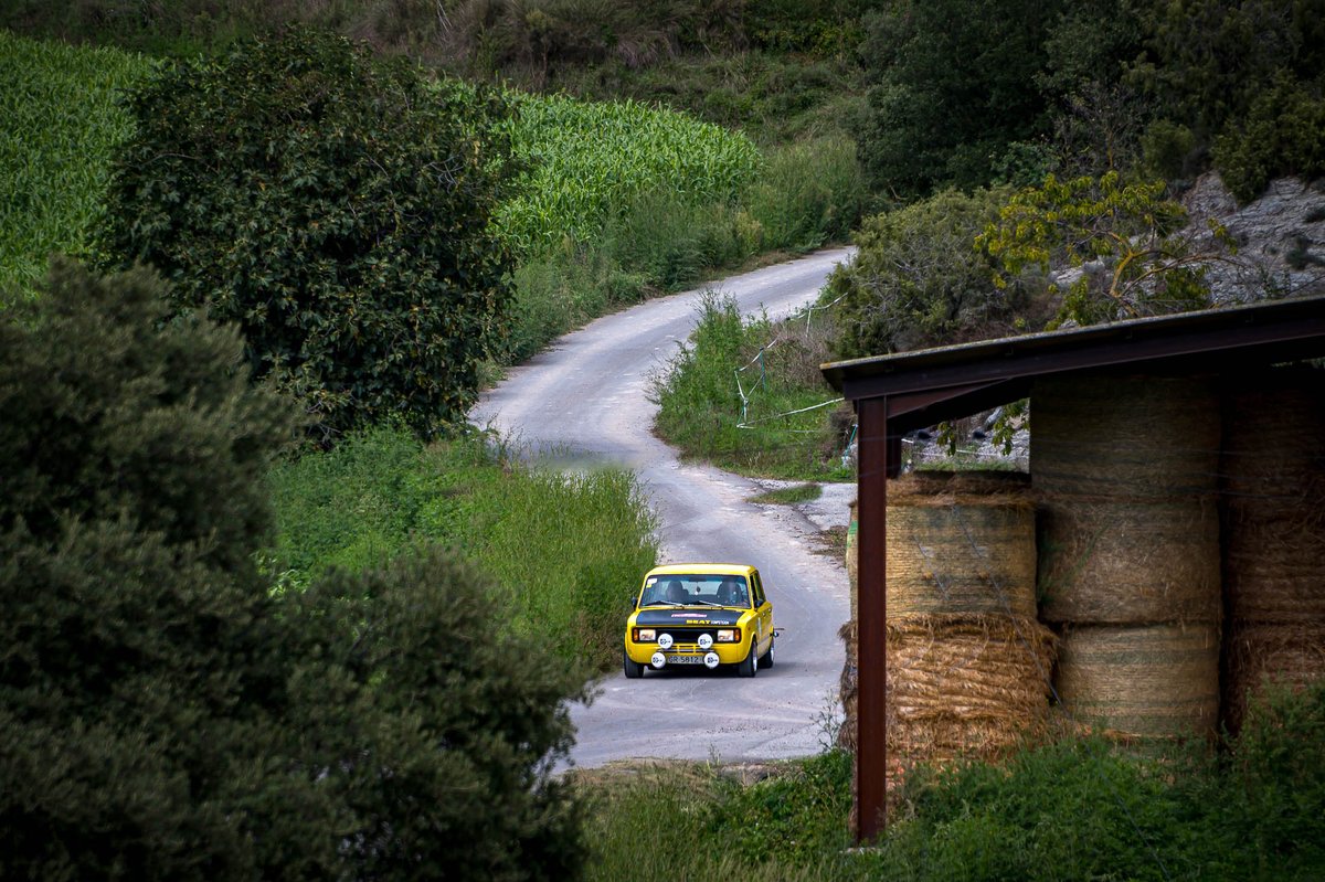 CerdanyaR's tweet photo. 🏎️🔥 Els vells roquers, sempre en acció!
Els #Seat124, amb el motor que sigui, són cotxes que ens transporten a uns temps magnífics! 💯
🤩 Al #Volcans2020 vam gaudir d’un bon grapat de cent vint-i-quatre! 
📸 @fotomontaner 
#Olot #Garrotxa https://t.co/86T49JMVlx