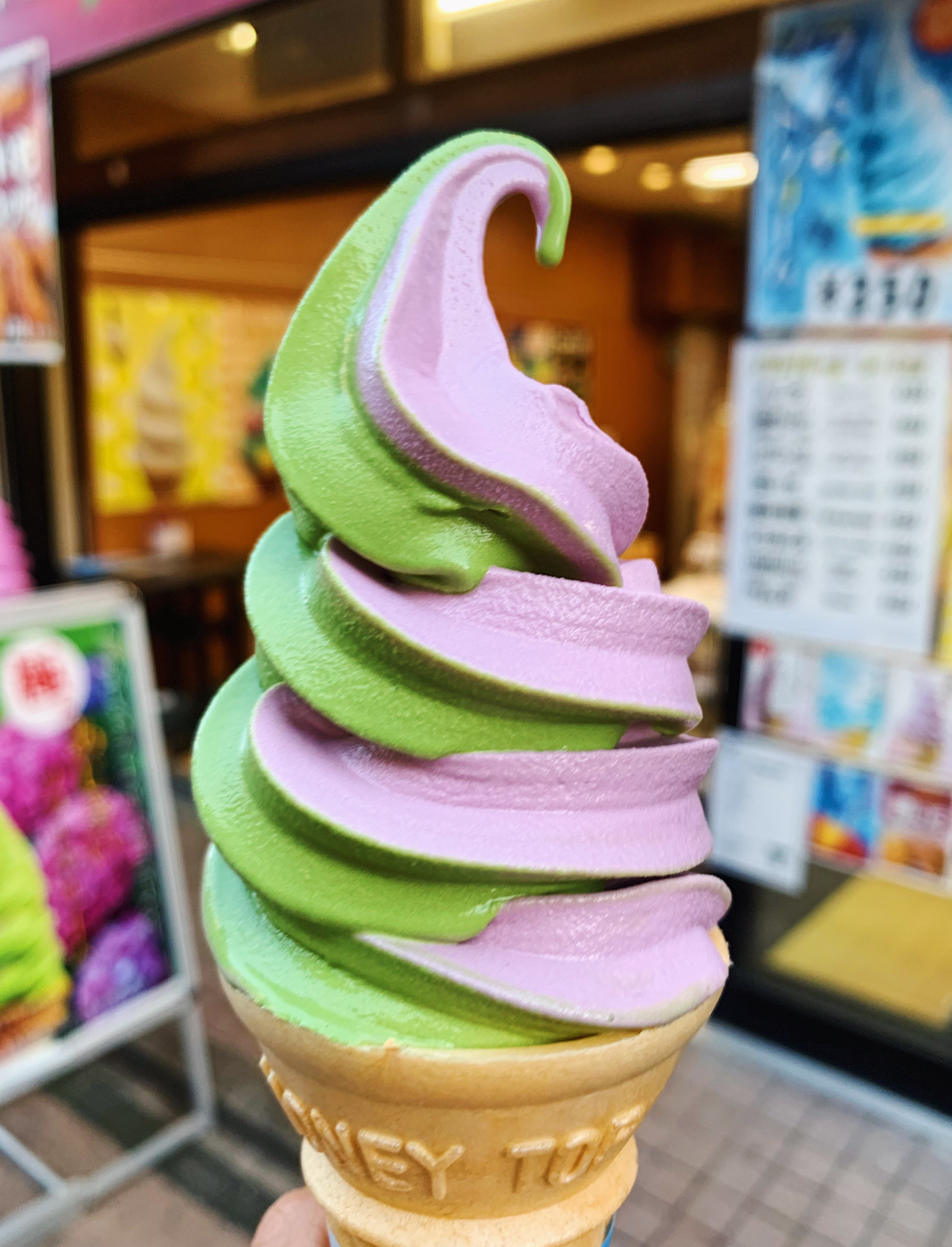 Twitter 上的 唯一無二の絶品グルメ むにぐるめ いも𠮷館 神奈川 鎌倉駅から徒歩7分 紫いも 抹茶をミックスさせた 紫陽花ソフトクリーム を食べられるお店 ほんのり甘い紫いもと抹茶の渋みを兼ね備えた芸術的ソフト ソフトクリームの種類も豊富で紫いも
