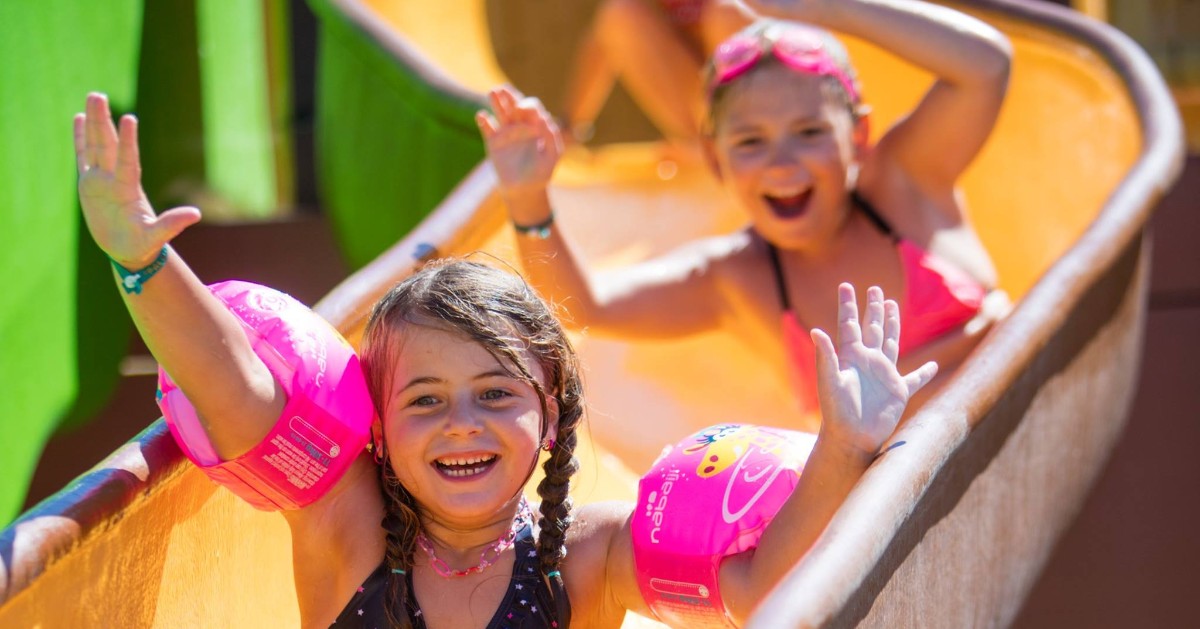 1 - 2 -3 GO!  Aqua Drolics has numerous slides in its assortment. As well small and large slides.  Curious? Take a look at our website: aquadrolics.com/en/kids-slides #slides #water #fun #kids #fiberglass #handmade #netherlands #customized #aquadrolics