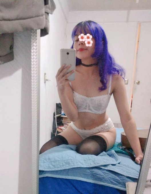 Hola. Soy Melody Mew. 🌺
Tengo 19 años ✨🎃
Comencé mi negocio de nudes 😈 por favor apoyenme.
💜 No se arrepentirán