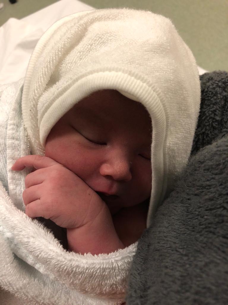 clintwoo's tweet photo. Water broke, hospital, sent home awaiting contractions, contractions happened to hospital coping well sent home then baby girl arrived 30 mins afterwards caught by father.All 👍 https://t.co/qtdNDtA0Mk