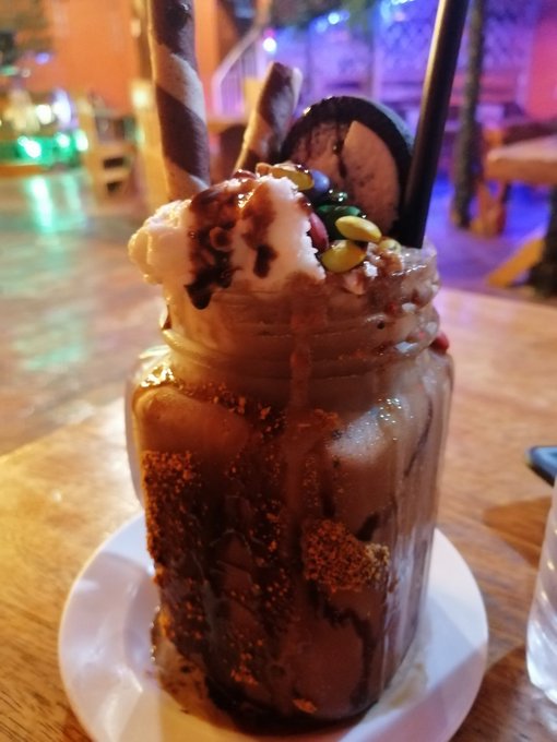 I need this sweet cold shake to have goodvibes #Wholeyearissummer #Philippines #chocolatehotfudge https://t<a href="/tag/wholeyearissummer"class="tags">#Wholeyearissummer</a><a href="/tag/philippines"class="tags"><span>#philippines</span></a><a href="/tag/chocolatehotfudge"class="tags"><span>#chocolatehotfudge</span></a>