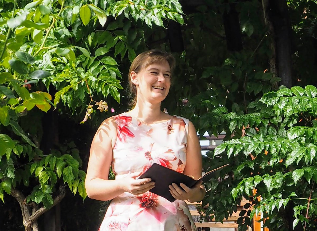 Baumklopfer's tweet photo. Auserwählte werden mit #Gefühl für #Sprache geboren, wir anderen dürfen von diesen Talenten lernen, z.B. von Marie Luise Gillmann. Sie ist freie #Rednerin und beschreibt in diesem Post für den #picusblog wie wir sicher bei unserem #Publikum landen: https://t.co/S1dlxJmDiV https://t.co/MUYKsVtv5B