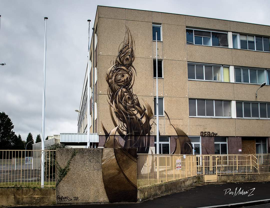 ARTISTE 4 / 20.
Retrouvez l’œuvre de REA / Paris.
4 rue Pierre Coubertin  / Saint-Brieuc / Sept 2020 / JDP 3
instagram.com/reaoner/
Pics : Ozlight / Pics Maker'Z.
#rea #justdopaint #saintbrieuc #cotesdarmor #bretagne #streetart #picsmakerz #graffiti #graff #lettrage