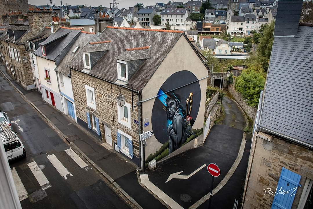 ARTISTE 2 / 20.
Retrouvez l’œuvre de Mister Copy / Afrique du Sud. Sept 2020. JDP3. 
28 rue Notre Dame / Saint-Brieuc.  instagram.com/mister_copy/

Pics : Ozlight / Pics Maker'Z.