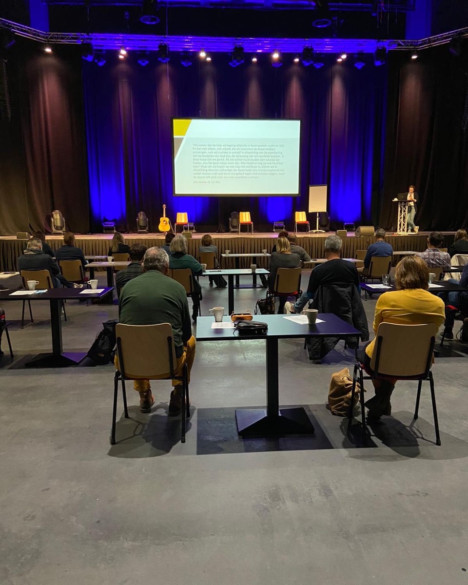 Vandaag zit het docententeam Social Work van de CHE in de Grote Zaal. Na een plenair programma, gaan ze uiteen in diverse workshops. Allemaal op 1,5 meter afstand en corona-proof!
#basiliek #veenendaal #middennederland #coronaproof #vergaderen #workshop #teamoverleg #zaalverhuur