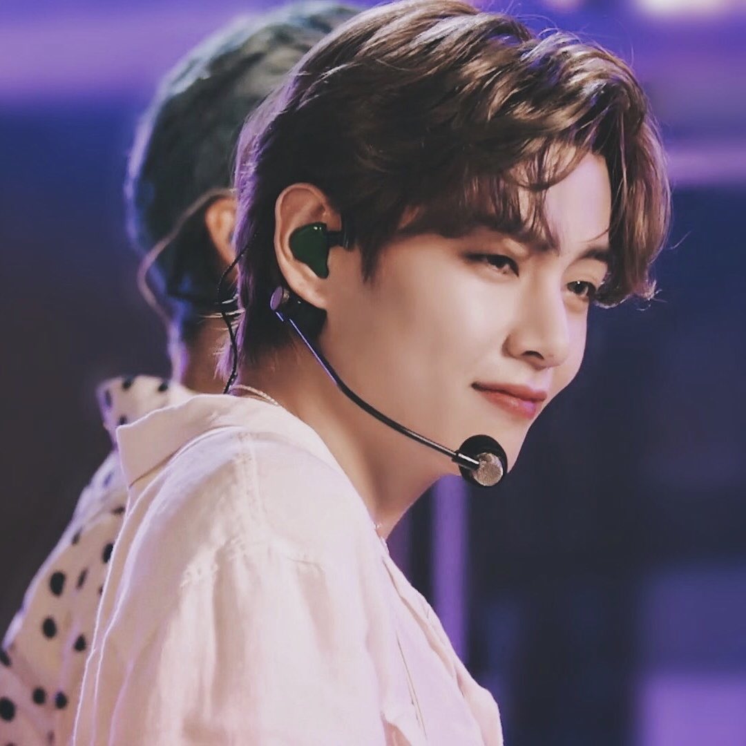 Taehyung& #39;s ethereal beauty ; an important thread