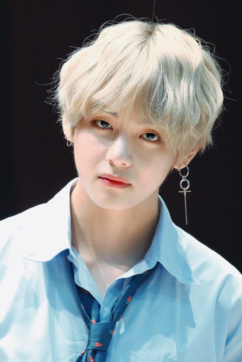 Taehyung& #39;s ethereal beauty ; an important thread