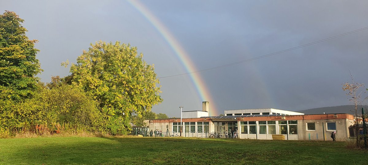 An amazing 🌈 over Bridgend Primary this morning 😍
#hope #happiness #happychildren
<a href="/AlanMcHardy/">Alan McHardy</a> <a href="/K6TY/">Ｋａｔｉｅ Ｗｉｌｓｏｎ</a>