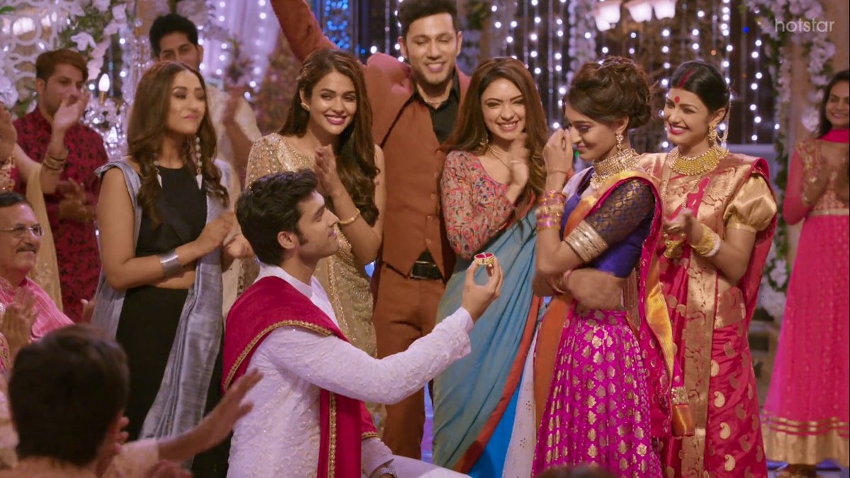  #KasautiiZindagiiKay Scene 8:  #AnuragBasu knelt before Pre presenting her the ring n proposing to her in front of the whole family! Moloy teared up remembering his friend Rajesh! Finally their kids are getting their HEA!  @StarPlus  @ektarkapoor  @LaghateParth  #ParthSamthaan