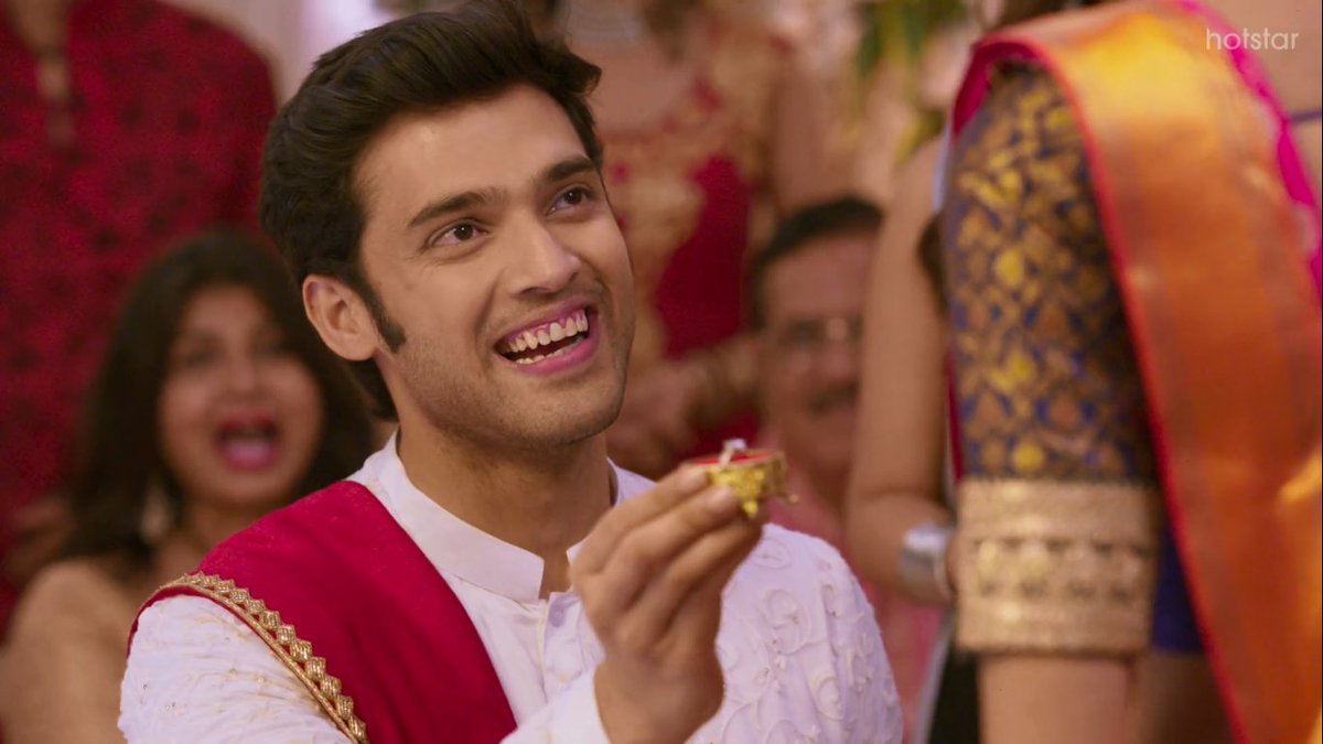  #KasautiiZindagiiKay Scene 8:  #AnuragBasu knelt before Pre presenting her the ring n proposing to her in front of the whole family! Moloy teared up remembering his friend Rajesh! Finally their kids are getting their HEA!  @StarPlus  @ektarkapoor  @LaghateParth  #ParthSamthaan