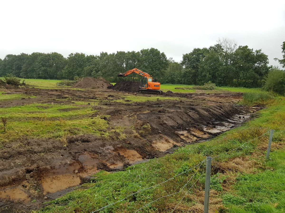 Het werk binnen ons Landschapsherstelproject is weer begonnen! Afgelopen maand hebben we 5 poelen hersteld. Door ze te herstellen hebben verschillende zoogdieren weer een plek om te drinken en daarnaast zijn de poelen een verrijking voor #amfibieën en #insecten. 
<a href="/BoerenmetELAN/">ELAN Zuidoost-Friesland</a>