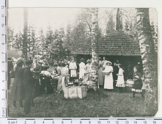 Estonian life ~100 years ago.