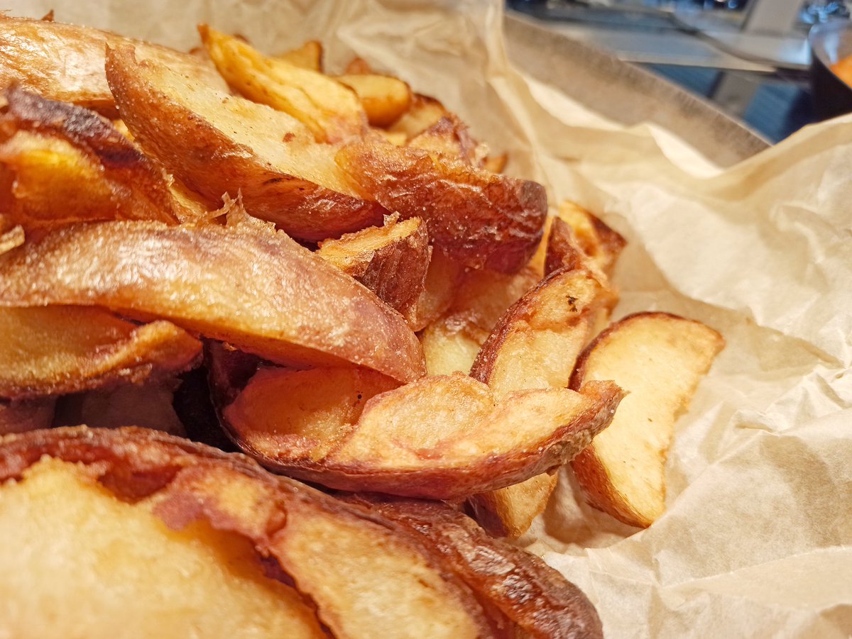 Jerk chicken with spicy mixed vegetables, wedges and jerk BBQ sauce at Quayside 😃