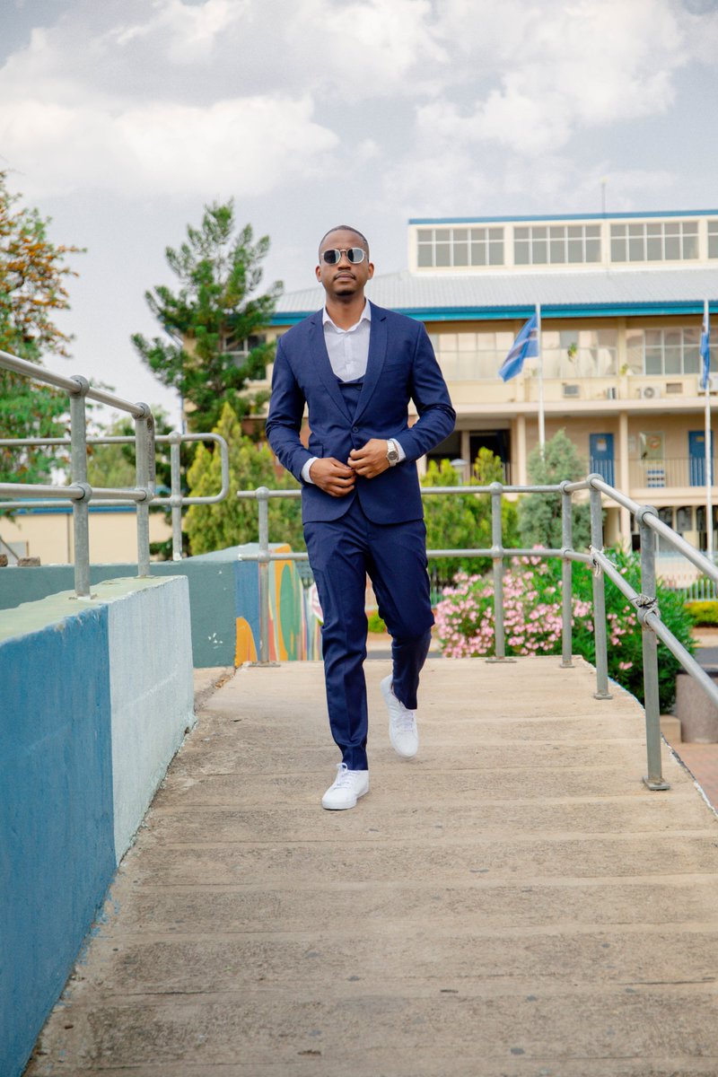TheAnswerKarabo's tweet photo. โLife is simple, itโs either cherry red or midnight blue.โ โ Lou Gramm
#KeNoCustomSuits #BecauseImageMatters #BlueMonday #YoungCEO #VYBDigital https://t.co/Wg94dfB5ui
