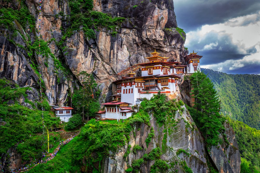 cholantour's tweet photo. The Tiger’s Nest Monastery or #ParoTaktsang is a prominent Himalayan Buddhist sacred site &amp; also one of the most recognized tourist spots in #Bhutan.

Aa small collection of buildings precariously perched on a cliff, approximately 3,000 meters above from the #Parovalley.

#travel https://t.co/i84z6Iv9kn