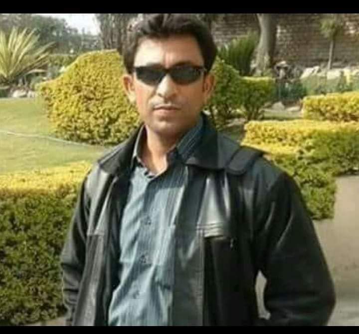 Javed_MB_Baloch's tweet photo. On this #WorldTeachersDay lets remember sir Rafiq Oman who is missing since 24 September 2014.
لاپتہ بلوچوں (استاد) کو بازیاب کرو
#TeachersDay
#SaveRafiqOmanBaloch
#Balochistan #HumanRights
#BHRO #UN #VBMP5 #amnesty
#amnestysasia #Baloch #SaveBalochMissingPersons https://t.co/3TmI5X2BR7