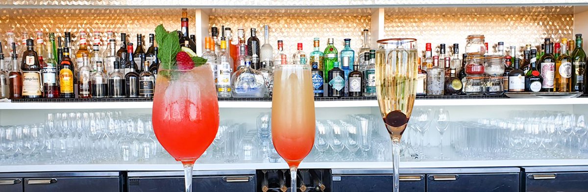 southbanklondon's tweet photo. 🍸 It's time to celebrate, as @CocktailWeekLDN is now a month long! 🍾 Enjoy £6 cocktails from #SouthBank favourites like @lyanessbar, @OXO_Tower and Gillray's throughout the festival, with your Cocktail Week wristband - we'll cheers to that 🥂

--> https://t.co/42GgU3LI9a https://t.co/LW4y3fobN3