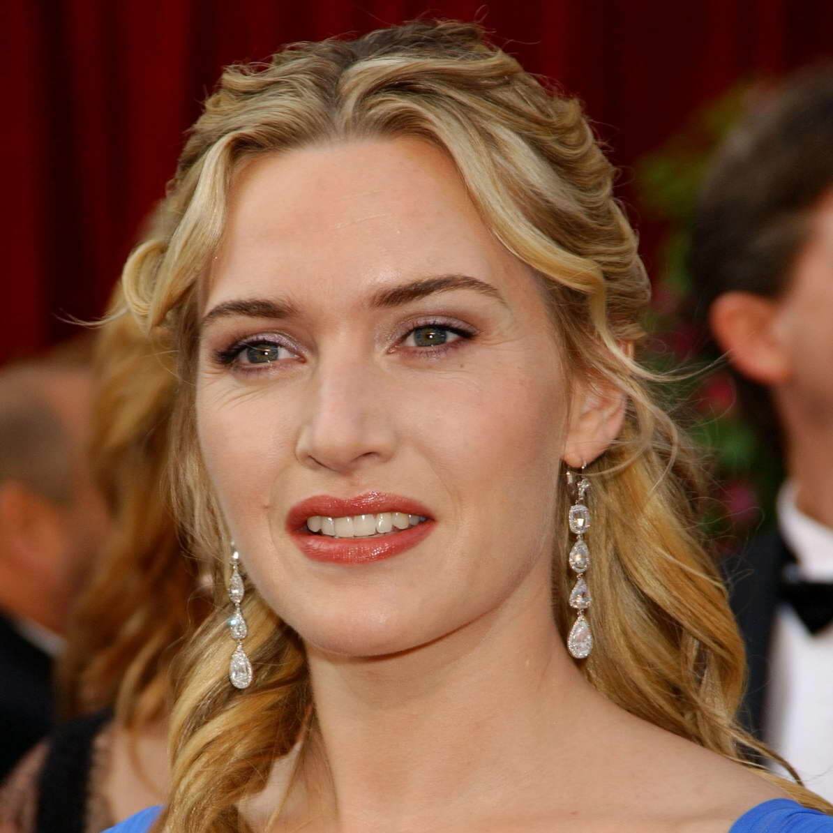 Happy birthday to you
Miss Kate Winslet!!!                         !!!      