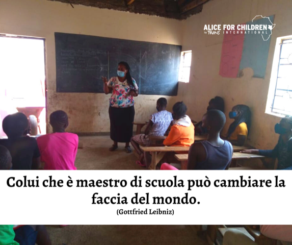 In questa Giornata dell'Insegnante, diciamo un grande GRAZIE a tutti i nostri "teachers" in Kenya!
Le lezioni non sono riprese, ma stiamo  svolgendo attività alternative con gruppi di bambini e ragazzi, nel rispetto di tutte le norme anti-Covid.
#AliceForChildren