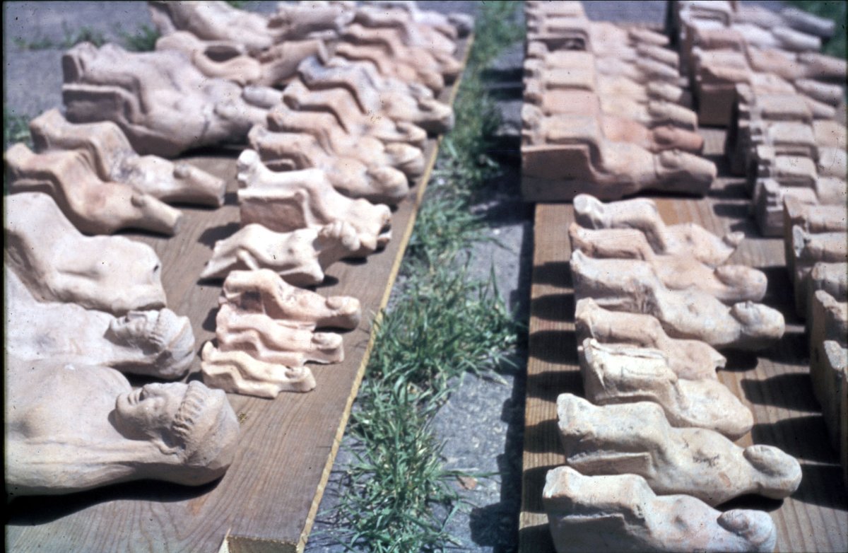 "📢 1200 cassette di materiale, 1200 frammenti di #storia. Il curioso caso del deposito di Piazza San Francesco (#Catania)!
👉 Uno degli innumerevoli casi #madeinitaly di cattiva tutela del #patrimonioculturale, ‘privato alle comunità locali’ ▶️ bit.ly/34gQ4t3