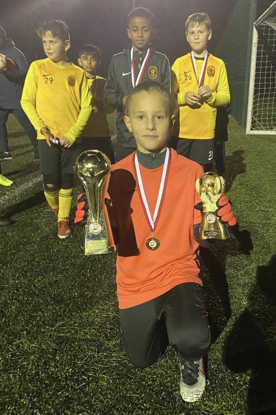 Thanks to all teams yesterday at Kent Elite putting on a great display <a href="/ClaphamRangers/">Clapham Rangers FC</a> @RealFCCL <a href="/DansonSportsFC/">Welling United Academy</a>  Squad drenched &amp; happy. Well done boys🏅 @zoomenterprises @jpluk <a href="/3QSports/">3Q Sports</a> “life is not waiting for the ⛈ to pass it’s about learning how to d💃 in the ☔️” V. Greene