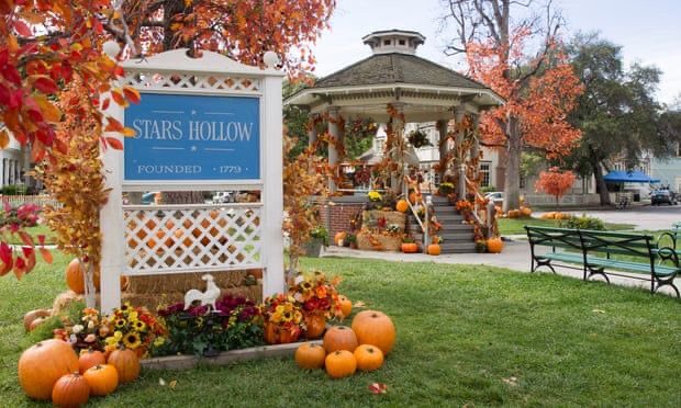 ultimoaddio's tweet photo. Stars Hollow è e sarà sempre casa. #gilmoregirls https://t.co/eoL2HGFmai