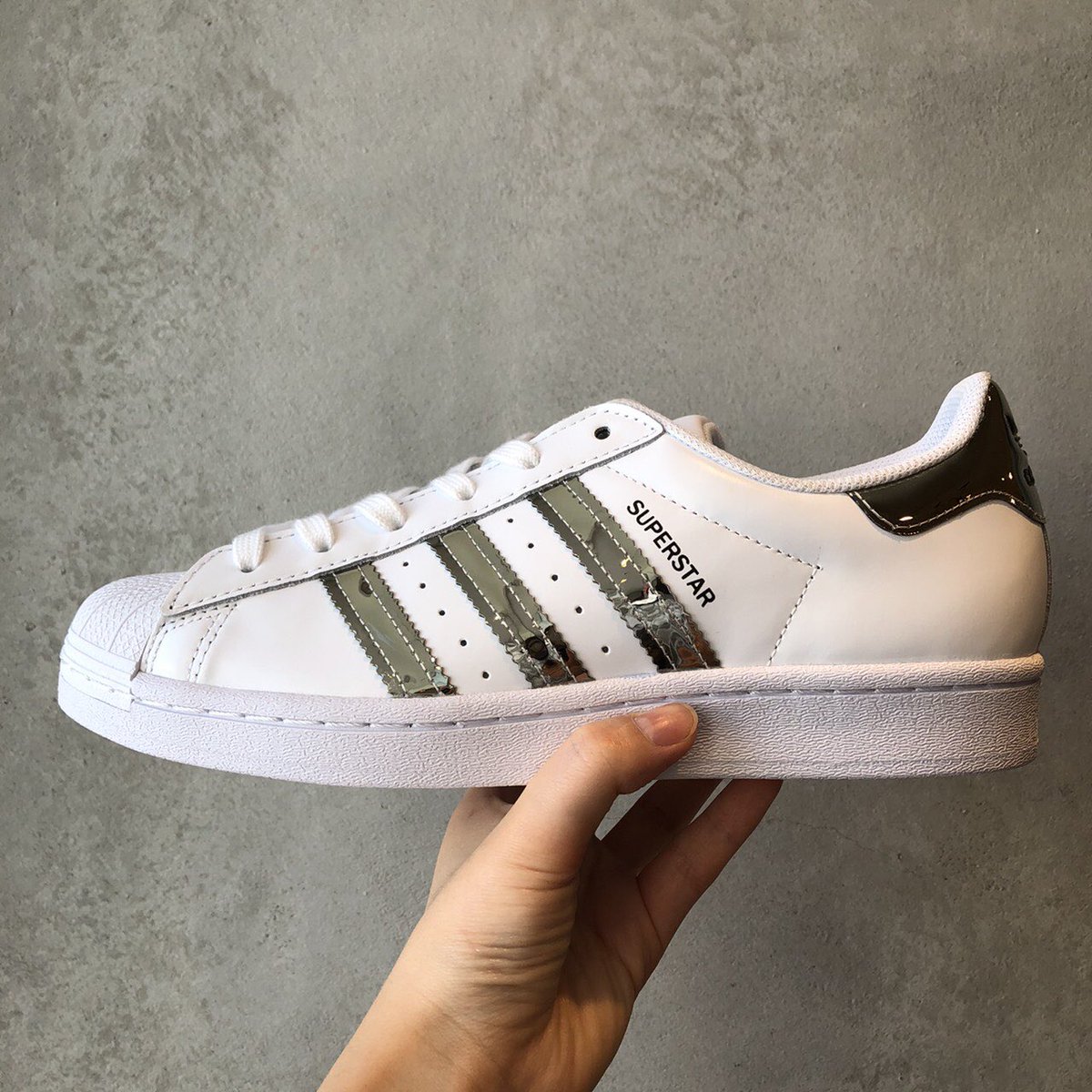 福岡parco 福岡パルコ 今週の新作です Adidas Superstar W Fwwt Silmt Cblk 22 5cm 24 5cm 13 0 詳細は福岡パルコhp内のショップブログ T Co Emb5o78t7m をチェックしてみて下さい 本館4f Aceshoes T Co Hkjpcdjjck