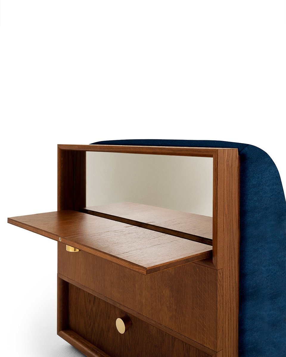 pierrefrey's tweet photo. VERSO Slipper chair with bookcase. Made in France in the Pierre Frey workshop in Villers Cotterêts. Designers and craftsmen have managed to highlight the meticulous finishes. Link below.⁠ @sam_baron @davidandnicolas
https://t.co/ey3Vd0BeDy https://t.co/clMvRnRapi