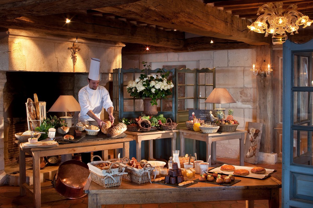 À deux heures de Paris, sur les hauteurs de Honfleur, La Ferme Saint Siméon - Relais &amp; Châteaux est un hôtel-restaurant 5 étoiles de 34 chambres, classé Relais &amp; Châteaux, dont la douceur vous garantit un événement réussi. 😜

➡️ urlz.fr/dS40