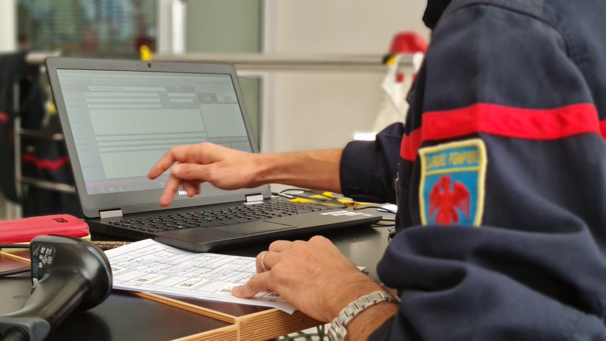 sdis_06's tweet photo. #TempeteAlex // Les opérations d'évacuation aériennes se poursuivent aujourd'hui plus de 300 évacuations des vallées ont d'ores et déjà été effectuées.
Des infirmiers et médecins de sapeurs #pompiers des #AlpesMaritimes appuyés par nos renforts extra-departementaux.
📸 C. SARTOR https://t.co/1xqfDyK6V6