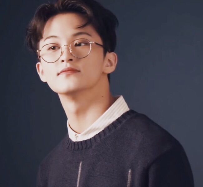 𝐊𝐚𝐤𝐚𝐤 𝐊𝐞𝐭𝐨𝐬 || NCT Mark AU 

; tentang kisah cinta si kakak ketua osis yang kalau sedang raziaan selalu berubah menjadi menyebalkan.