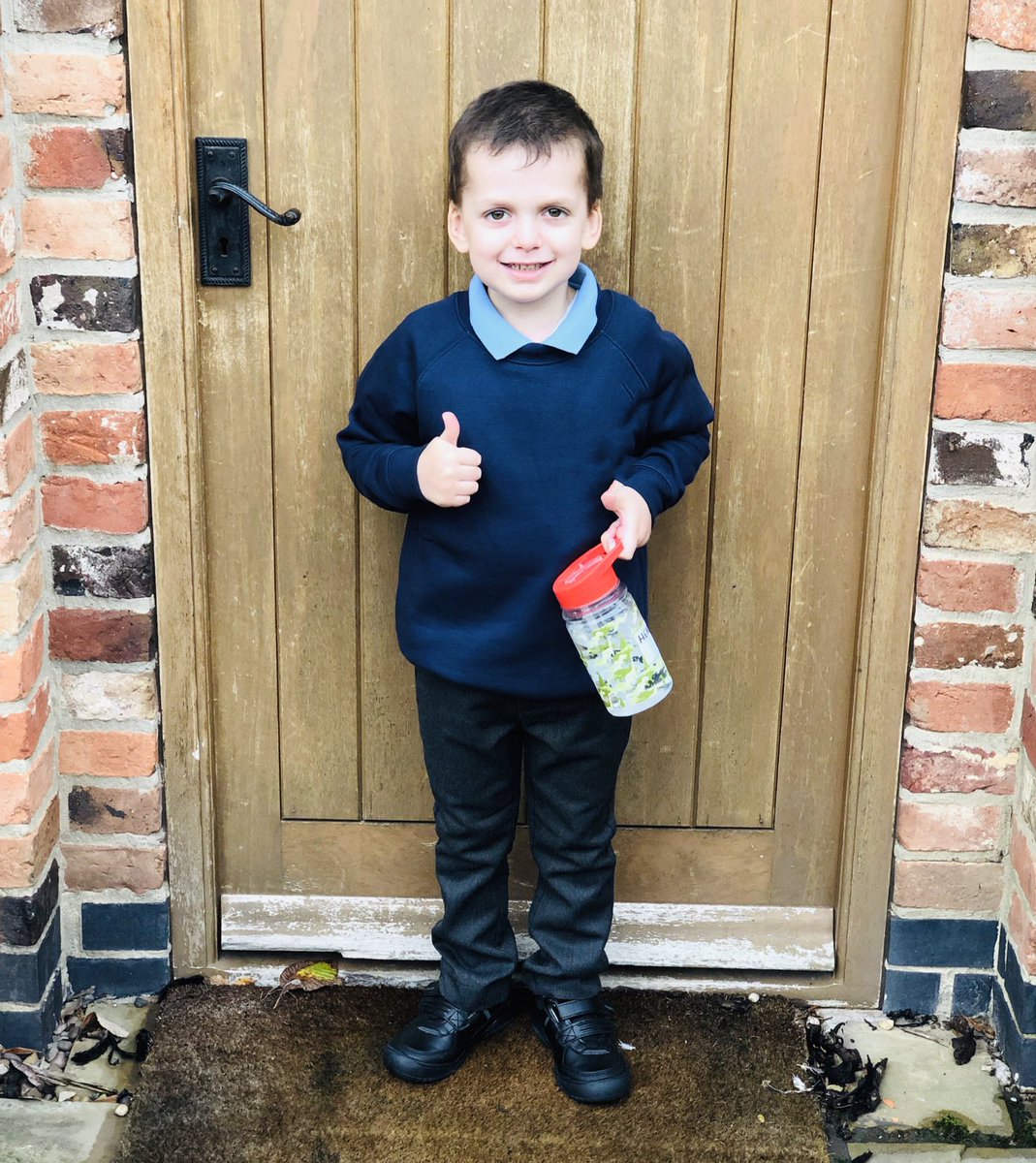 FINALLY..... first ever day at school!!! Henry has been waiting for this day for over a year! He was SOOOO excited 🥰🥰🥰 There were a few tears on his way in.... but mummy and Daddy are fine now ☺️ #henrythebrave #neuroblastomawarrior #neuroblastoma #solvingkidscancer