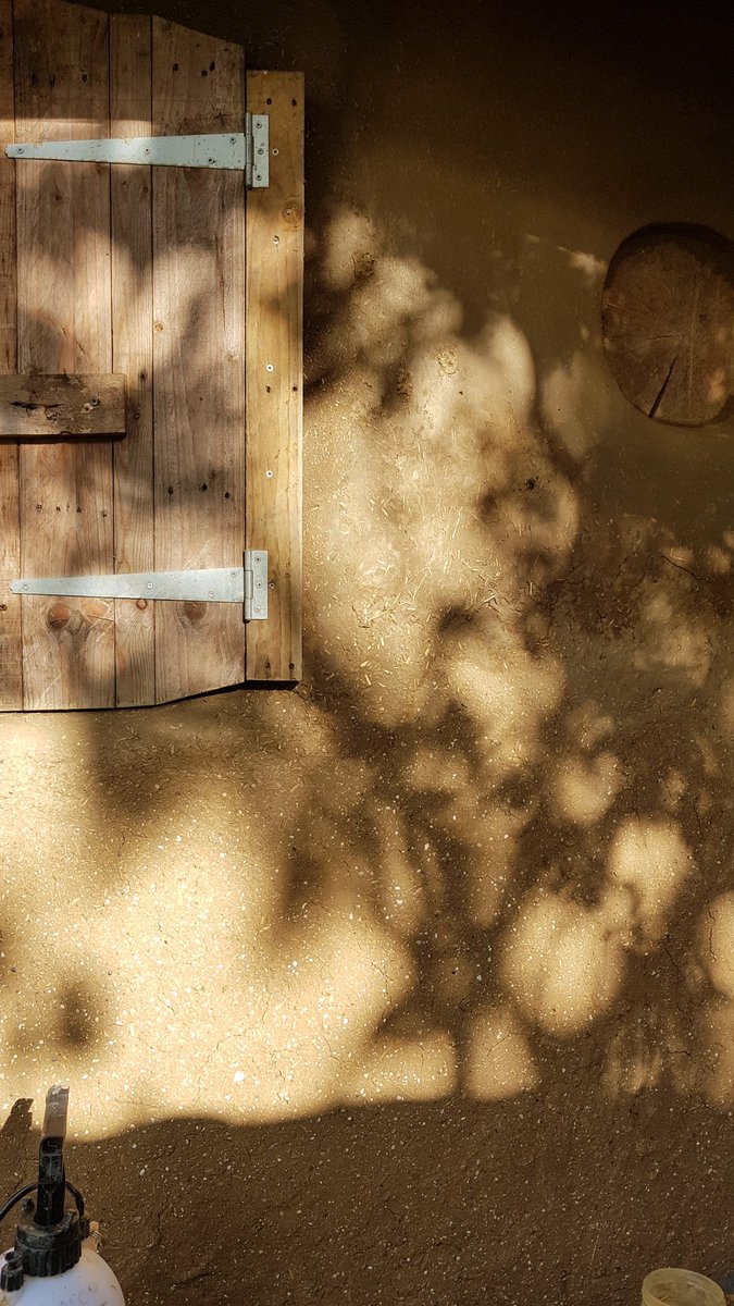 Delighted to have helped #cob novices gain mastery in #clayrenders this weekend. Despite heavy rain, results after 5 days intensive work, were impressive!