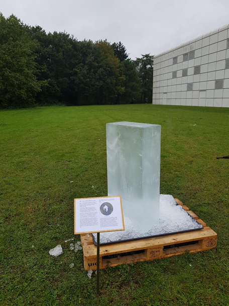 The ice is here!  ... so much magnificent help from so many (esp our fabulous SCI teaching technicians!)... but the ice is here....Year 1 <a href="/ueaenv/">UEA School of Environmental Sciences</a> thinking about  'energy exchange'  #icewatch ....#outdoorlearning #howlongtomelt
