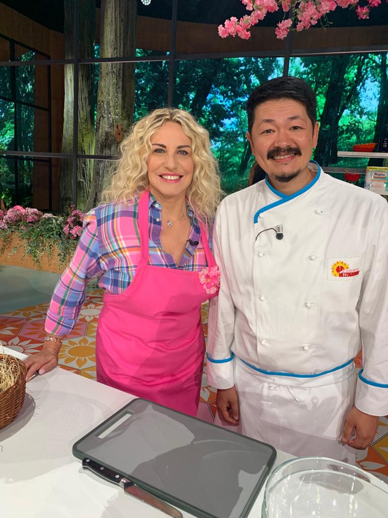 A #ESempreMezzogiorno l' "ambasciatore" della cucina giapponese in Italia  <a href="/hirohikoshoda/">Chef Hiro</a> 🇯🇵🇮🇹