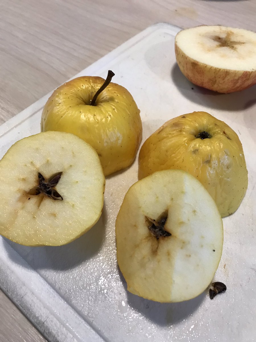 This is one of the apples  @THCCentre that I picked over a month ago. The ones on the tree should be ready now, and I am confident that it is Mutsu (or Crispin), one parent is Golden Delicious.