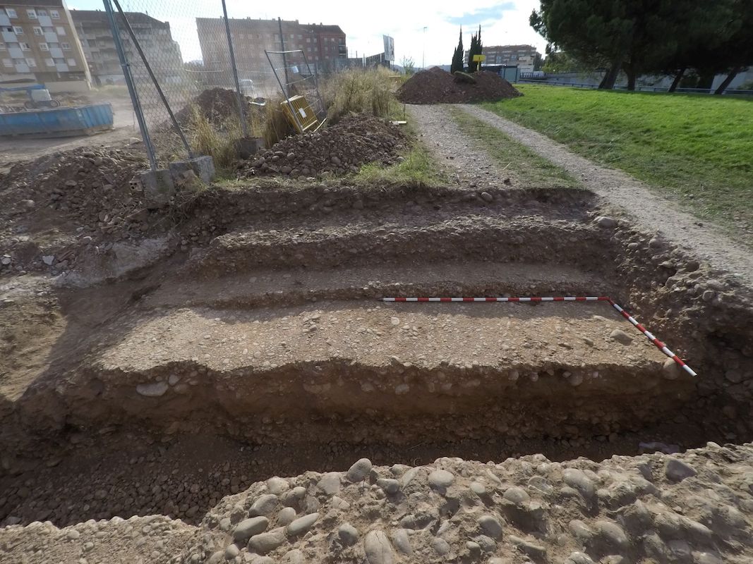 Rioja2's tweet image. Aparece un nuevo tramo de la Calzada Romana del Ebro en La Estrella. 
@AytoLogrono
rioja2.com/n-146427-2-apa…