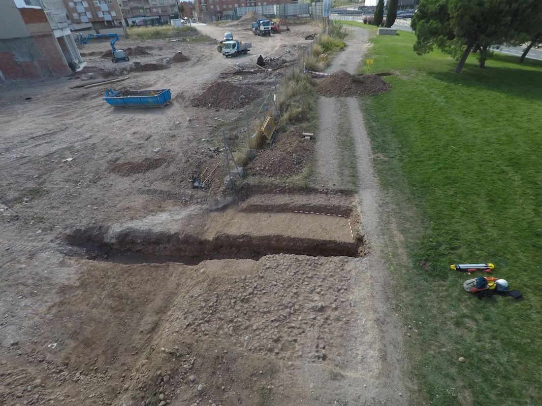 Rioja2's tweet image. Aparece un nuevo tramo de la Calzada Romana del Ebro en La Estrella. 
@AytoLogrono
rioja2.com/n-146427-2-apa…