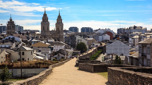 los_lugo's tweet photo. 😍Cuando llegues a #Lugo, sentirás estar ante la #casualidad más bonita de tu #vida. 😍
✅ https://t.co/h6hw79LTzm ✅ https://t.co/2Vv3mA3pqK