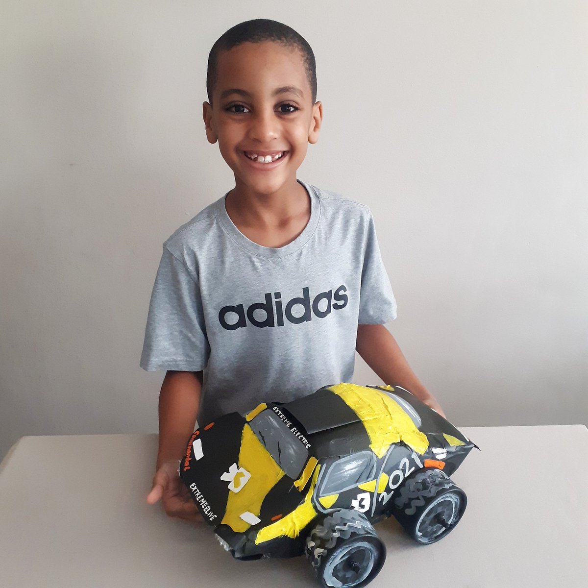 ArtistRomario's tweet photo. I tried to create @ExtremeELive @LewisHamilton @F1 Electric E-SUV X44 @TeamX44 #ClimateChangeAwareness #SparkRacingTechnology Dad did my tyre holes. Plastic, chop sticks &amp; @nescafesa @NESCAFE box @Wheels24 #ArtEngineer  @MercedesAMGF1 @Motor_Sport @adidasZA https://t.co/t3NBygaCzY