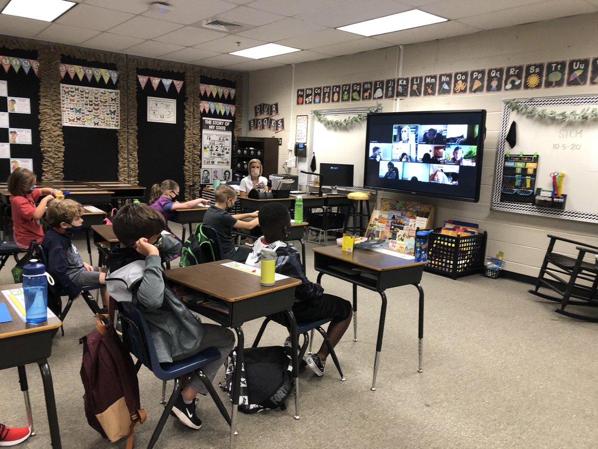 bullardbulldogs's tweet photo. Bullard teachers are awesome while teaching both face to face and remote learners! https://t.co/gRI1GdFFr0