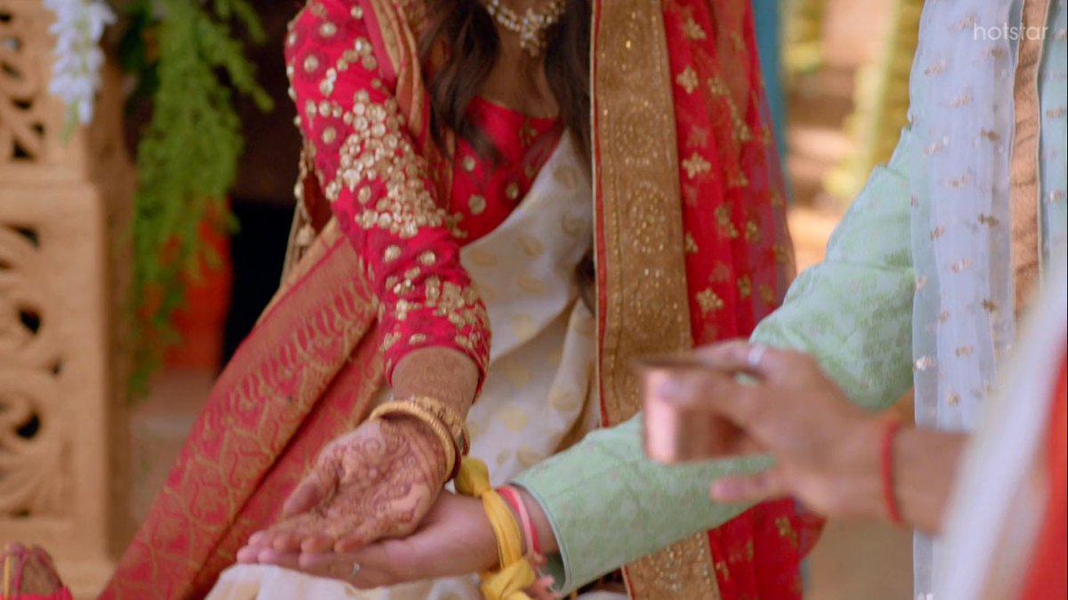  #KasautiiZindagiiKay Scene 16: Like Pre wished,  #AnuPre did all the rituals in the mandap, pandit said the mantras, their families present around them n the soulmates started their wedding rituals!  #AnuragBasu  #ParthSamthaan