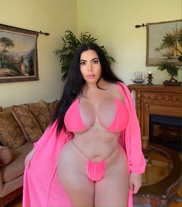 Tap that bio it&rsquo;s on sale 😈 if you wanna see more of me https://t.co/jzuIHwNyWV