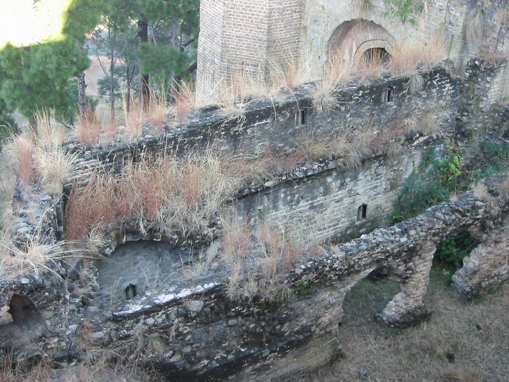 Many such forts also double as Sarai/inns as rooms would be built into the walls for lodgings.