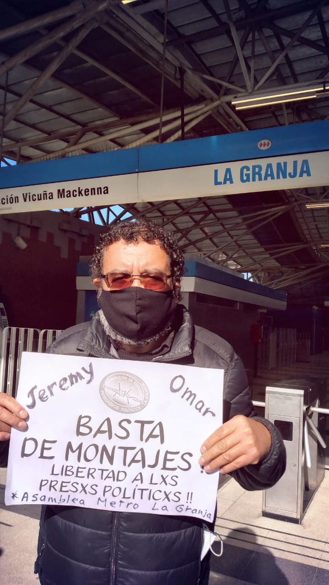 Coordinadora18O's tweet image. Asamblea metro la Granja se moviliza en esta jornada de protesta por la libertad de lxs presxs políticxs.
¡Basta de montajes!
A solidarizar por quienes han luchado y que hoy se encuentran privadxs de libertad.
¡No más prisiones y montajes!