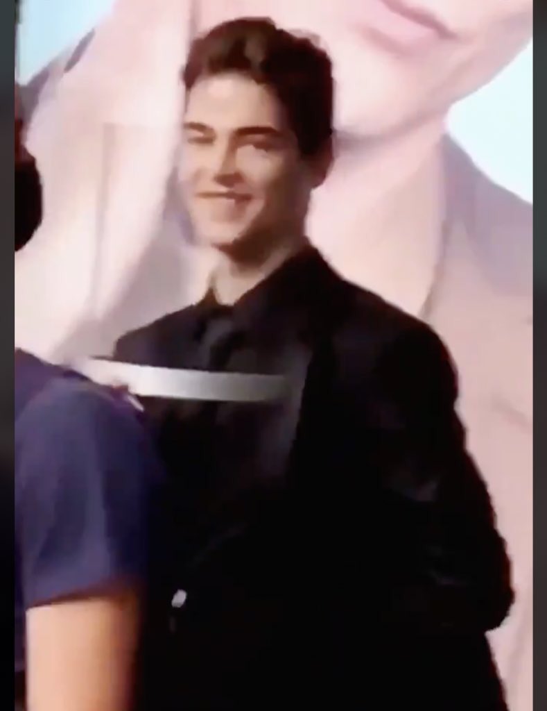 he looks so god damn fine 🥵 even in potato quality