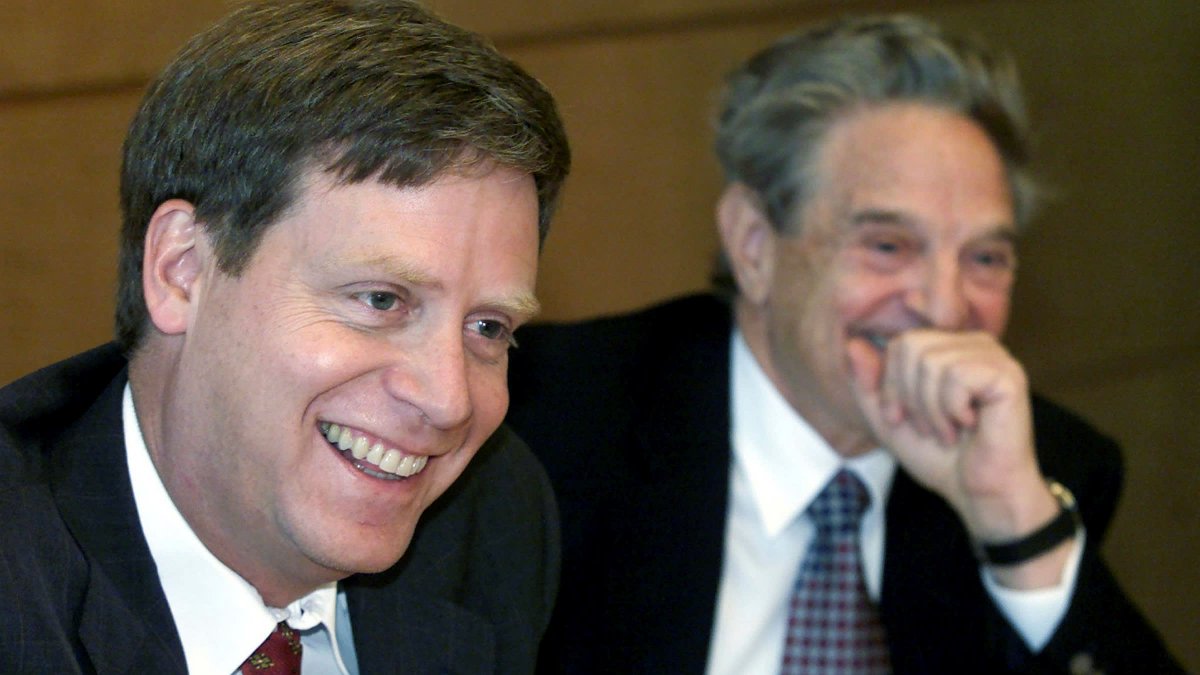 6/ In 1992, alerted by his protégé Stanley Druckenmiller, George Soros spied opportunity.The entire world knew that the British pound was in trouble. Everyone was waiting for a devaluation, but there was no catalyst.So Soros decided he would BE that catalyst.