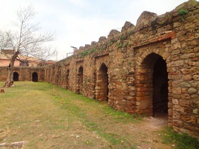 Many such forts also double as Sarai/inns as rooms would be built into the walls for lodgings.